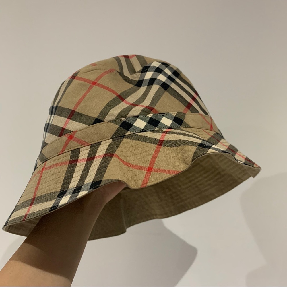 Burberry bucket hat